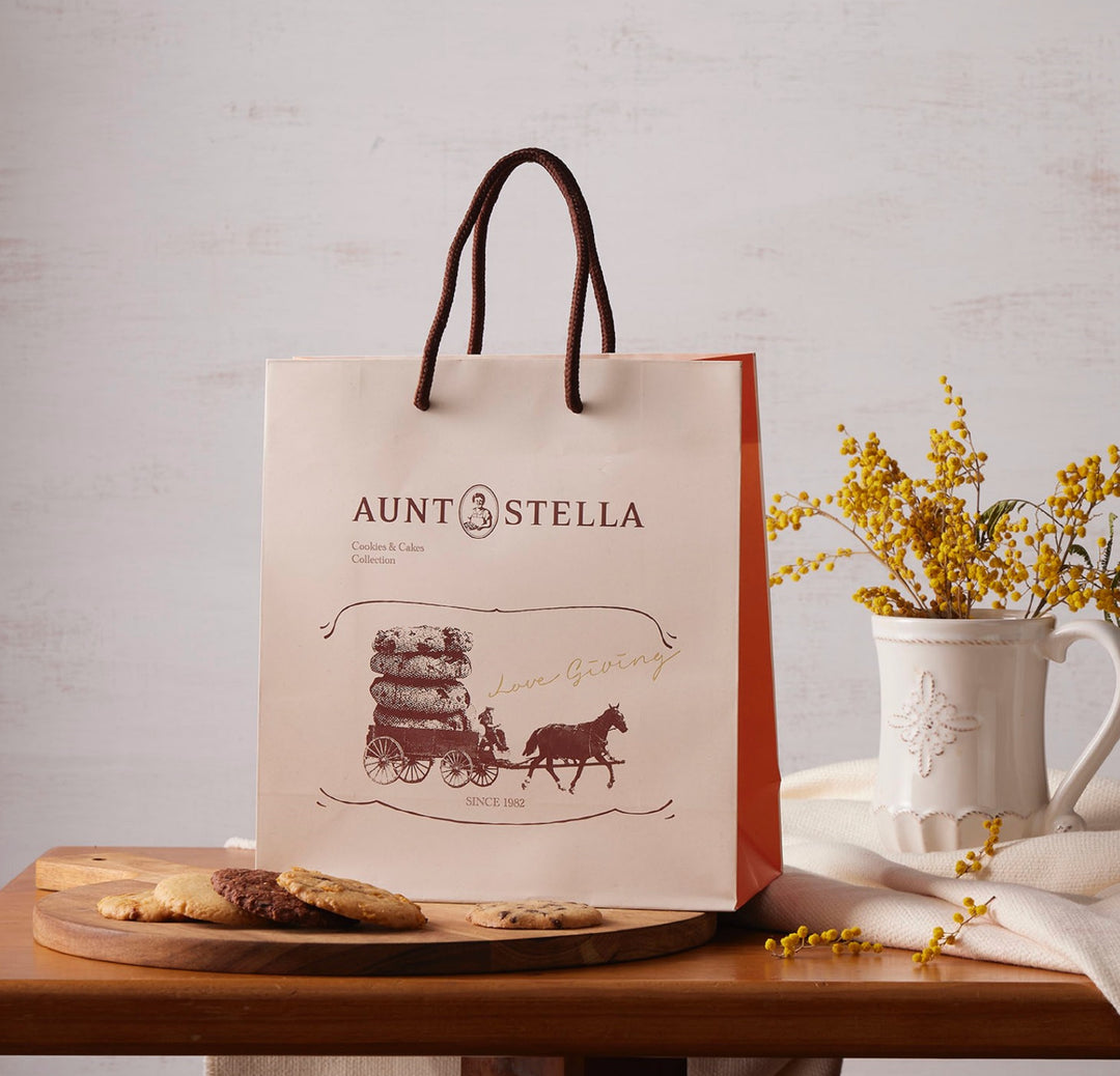 Mr. Raccoon's Snowball Magic